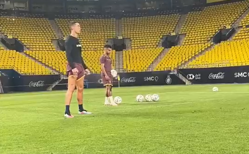  朗斯逆袭登顶改写联赛格局