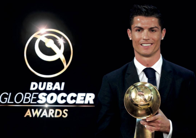  尤文图斯球迷抗议管理层决策  