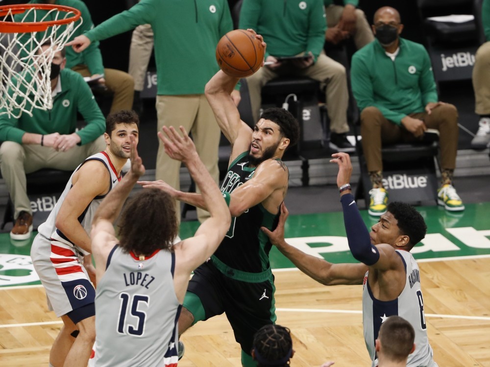  塔图姆绝杀三分助绿军险胜热火  